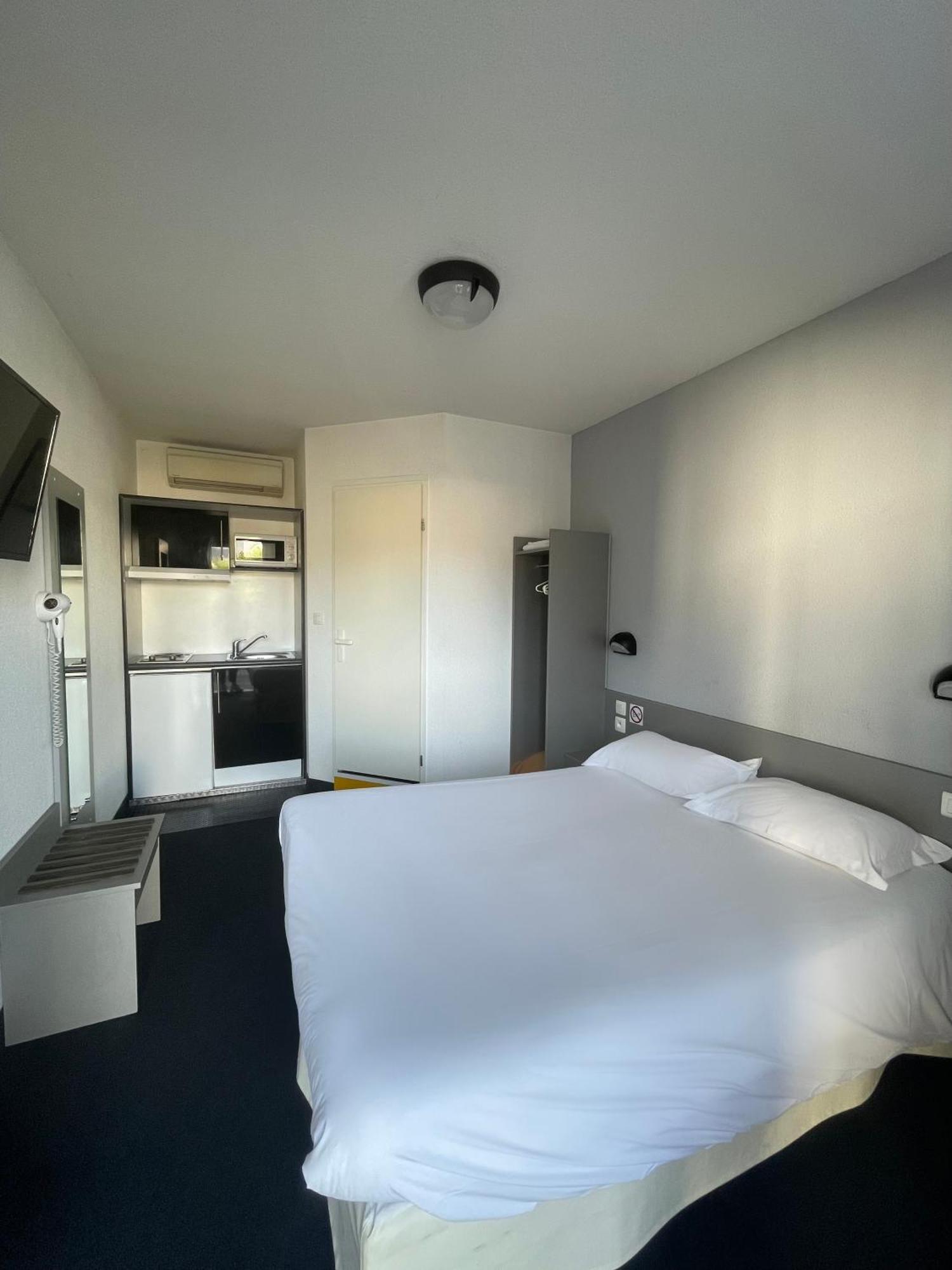 Brit Hotel Marvejols Quarto foto